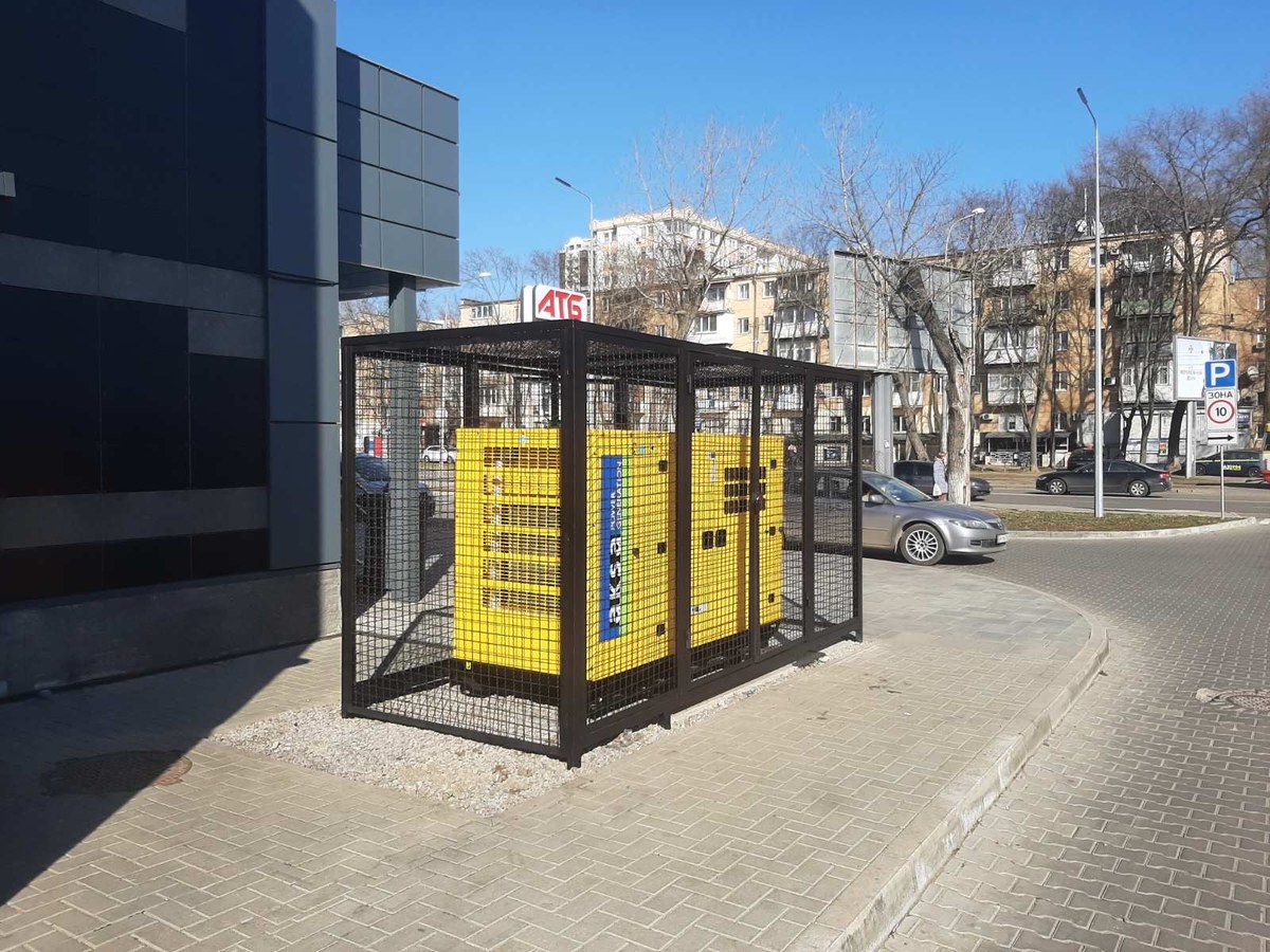 Генератор біля супермаркету АТБ